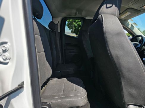 Used 2015 Chevrolet Colorado LT AWD/4WD image 12