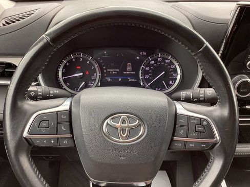 Used 2021 Toyota Highlander XLE AWD/4WD image 31