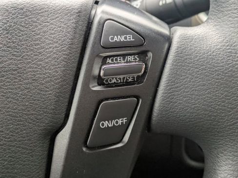 Used 2022 Nissan Frontier SV image 25