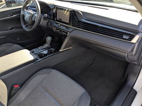 Used 2025 Toyota Camry LE image 36