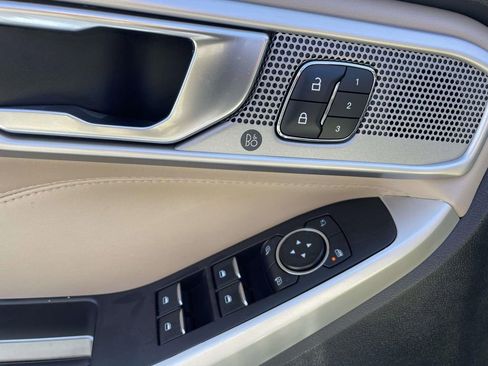 Used 2020 Ford Explorer Limited image 19