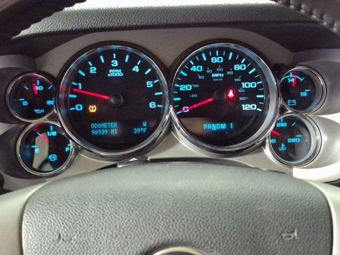 Used 2011 Chevrolet Silverado 2500 LT w/ Interior Plus Package image 12