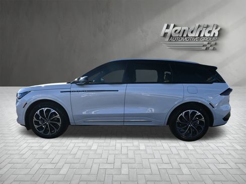 Used 2024 Lincoln Nautilus Reserve w/ Equipment Group 203A image 8