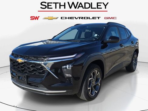 Used 2025 Chevrolet Trax LT w/ LT Convenience Package FWD image 3