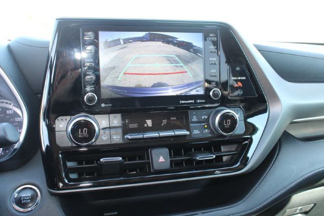 Used 2022 Toyota Highlander XLE FWD image 23