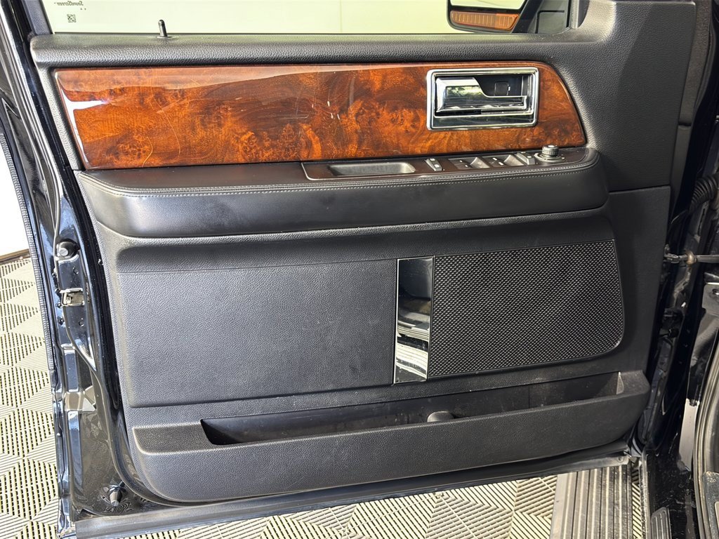 Used 2016 Lincoln Navigator L Select RWD image 14