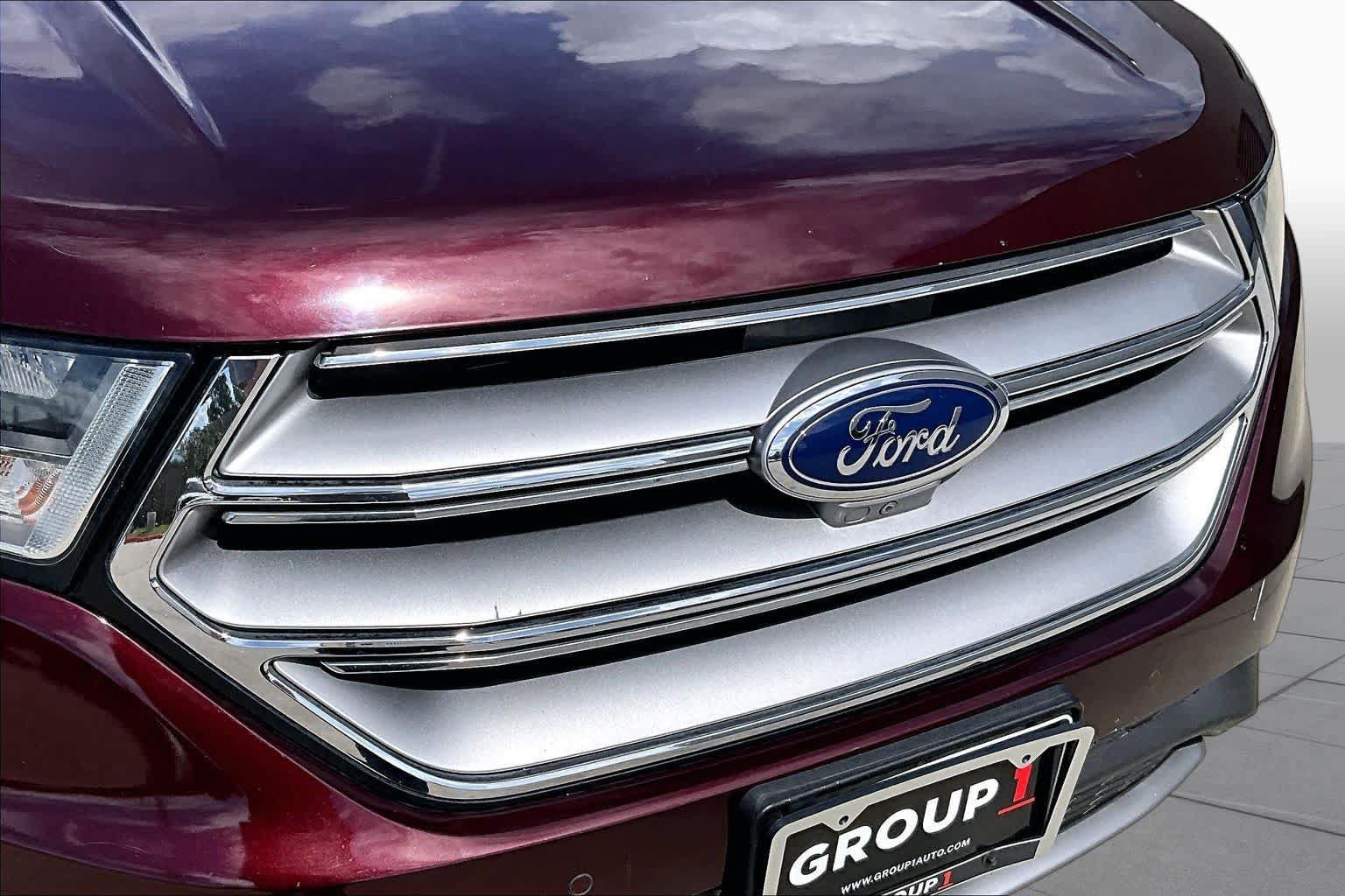 Used 2018 Ford Edge Titanium w/ Equipment Group 302A FWD image 27