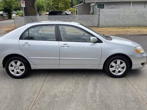 Used 2005 Toyota Corolla LE w/ Audio Value Pkg FWD image 4