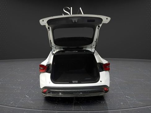 Used 2025 Chevrolet Trax RS w/ Sunroof Package FWD image 6