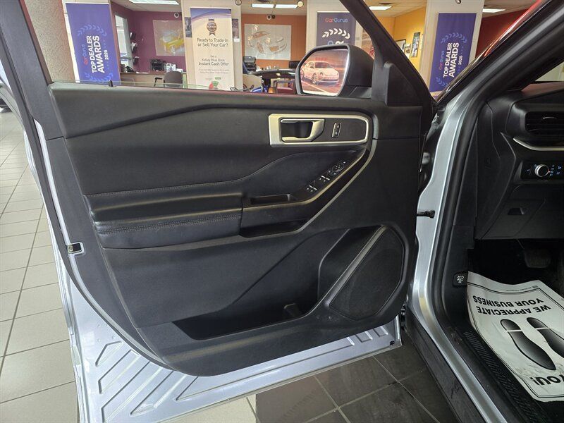 Used 2020 Ford Explorer XLT AWD/4WD image 7