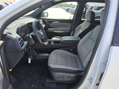 Used 2026 Chevrolet Traverse LT w/ Driver Confidence Package FWD image 7