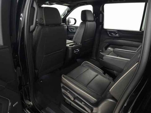 Used 2022 GMC Yukon XL SLT w/ SLT Premium Package image 38