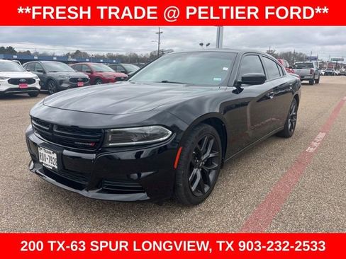 Used 2022 Dodge Charger SXT w/ Blacktop Package image 3