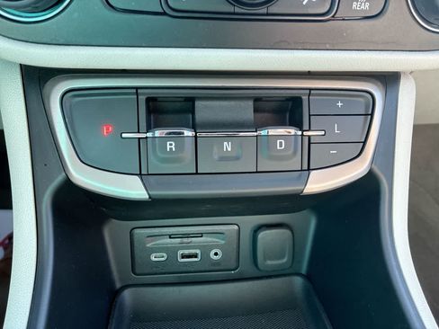 Used 2024 GMC Terrain Denali AWD/4WD image 16