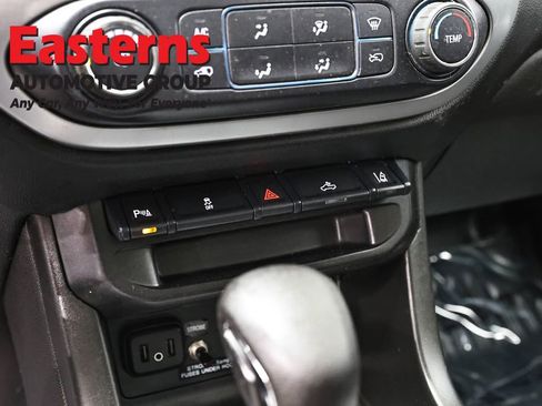 Used 2022 Chevrolet Colorado LT w/ Fleet Safety Package RWD image 21