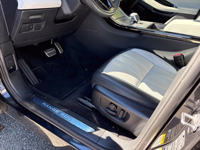 Certified 2024 Land Rover Range Rover Evoque Dynamic SE AWD/4WD image 7