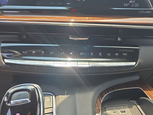 Certified 2023 Cadillac Escalade Premium Luxury w/ Performance Package AWD/4WD image 22