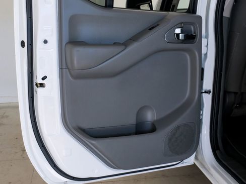 Used 2019 Nissan Frontier SV image 38