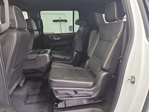 Used 2022 Chevrolet Suburban Premier image 13