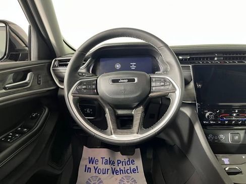 Used 2023 Jeep Grand Cherokee Limited image 19