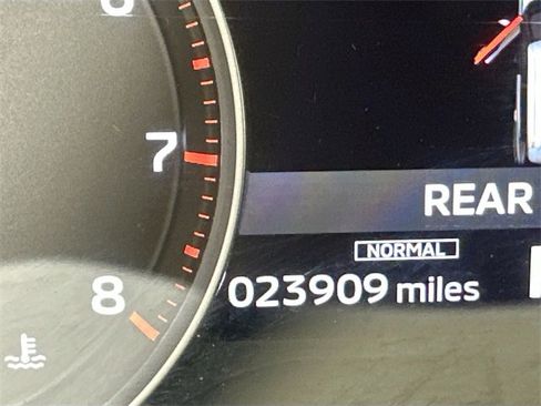 Used 2024 Mitsubishi Outlander SE image 16