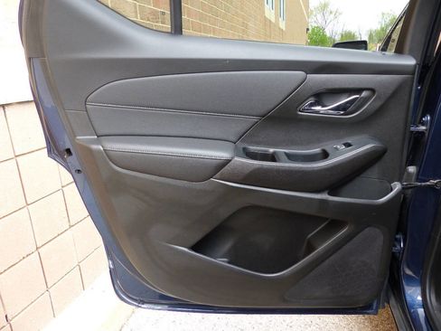 Used 2022 Chevrolet Traverse LT FWD image 31