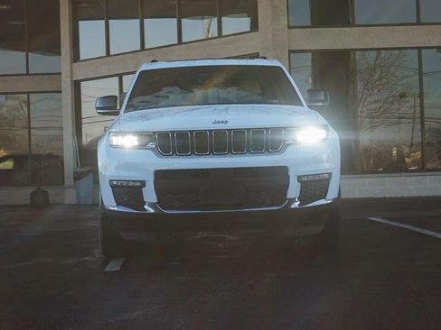 Used 2023 Jeep Grand Cherokee L Limited w/ Luxury Tech Group II image 7