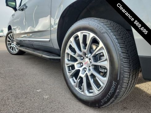 Used 2025 GMC Yukon XL Denali image 15