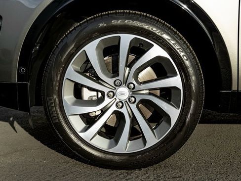 Used 2024 Land Rover Discovery Sport Dynamic SE image 11