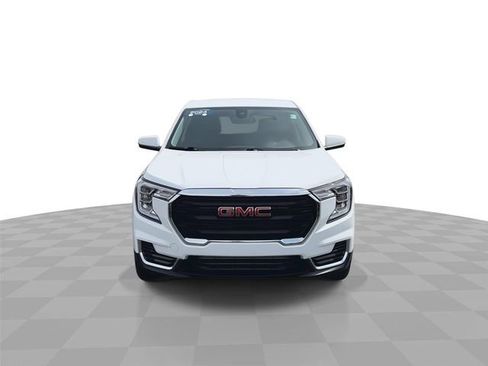 Used 2024 GMC Terrain SLE image 3