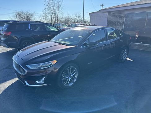 Used 2019 Ford Fusion Titanium image 2