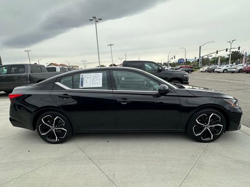 Used 2024 Nissan Altima 2.5 SR image 9