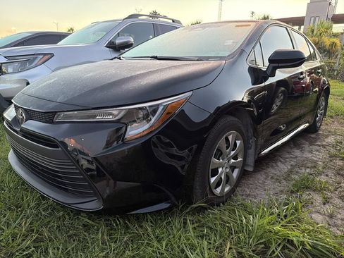 Used 2026 Toyota Corolla LE FWD image 3