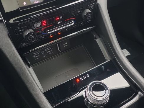 New 2025 Jeep Grand Cherokee Altitude image 13