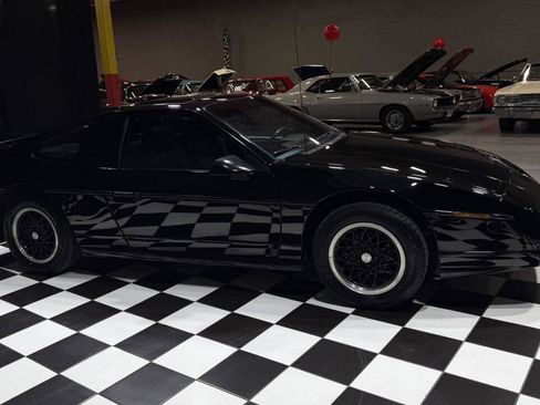 Used 1988 Pontiac Fiero GT image 11