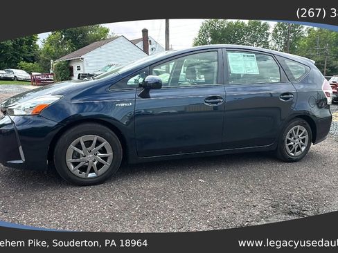 Used 2017 Toyota Prius V Four FWD image 12