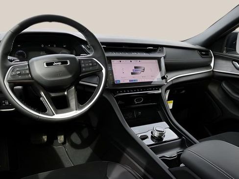 New 2026 Jeep Grand Cherokee Altitude image 14