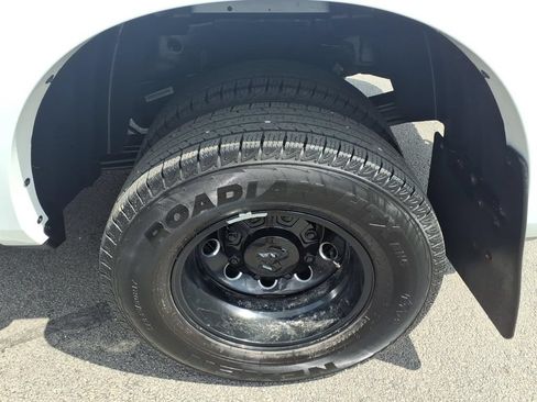 Used 2025 RAM 3500 Limited AWD/4WD image 17