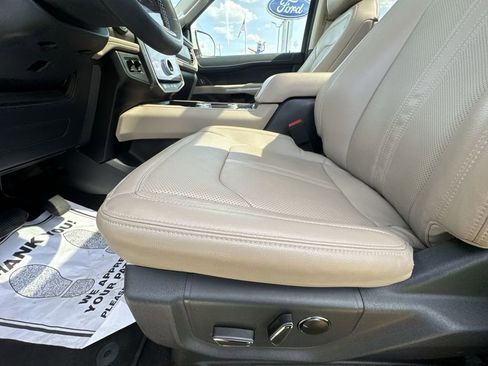 Used 2024 Ford Expedition Limited AWD/4WD image 12