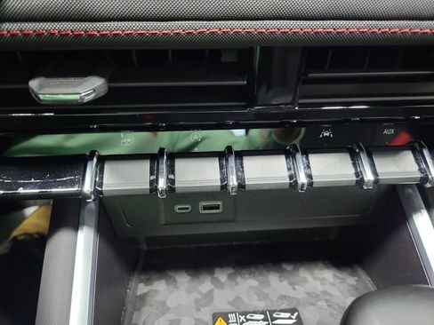 Used 2023 Chevrolet Colorado Z71 w/ Z71 Convenience Package 2 image 48