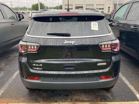 Used 2025 Jeep Compass Latitude AWD/4WD image 8