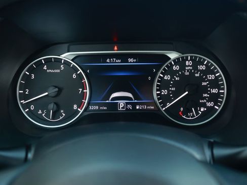Used 2025 Nissan Sentra SR w/ SR Premium Package FWD image 19