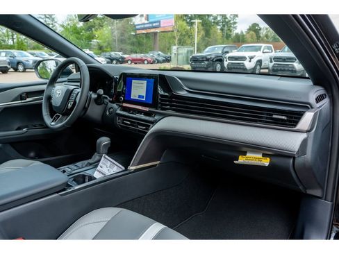 Used 2026 Toyota Camry SE w/ Convenience Package FWD image 16