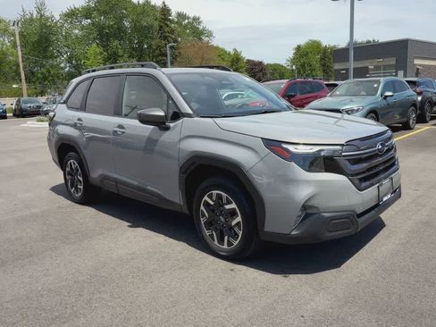 Certified 2025 Subaru Forester Premium AWD/4WD image 2