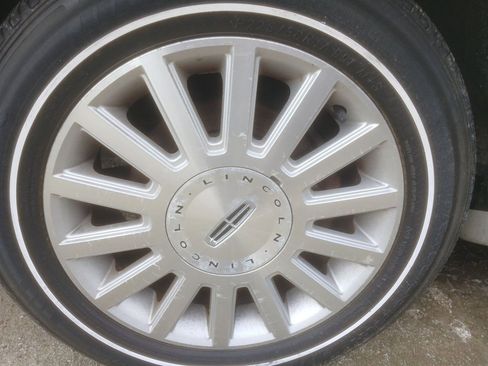 Used 2003 Lincoln Town Car Signature image 34