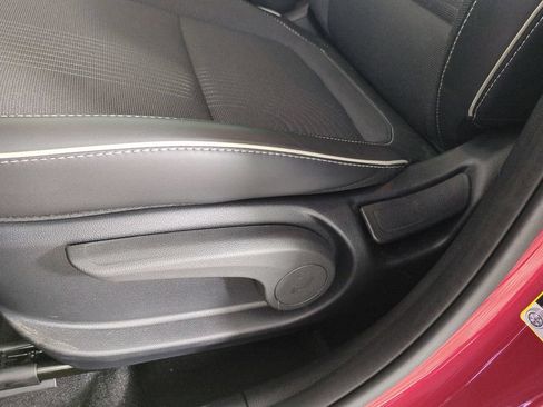 Used 2025 Hyundai Venue Limited FWD image 22