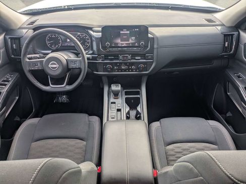 Used 2024 Nissan Pathfinder SV image 15