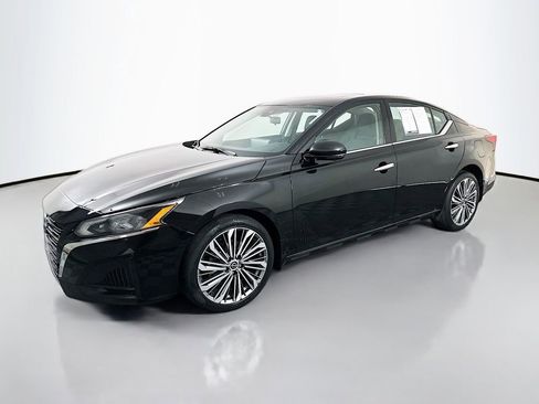 Used 2023 Nissan Altima 2.5 SL image 3