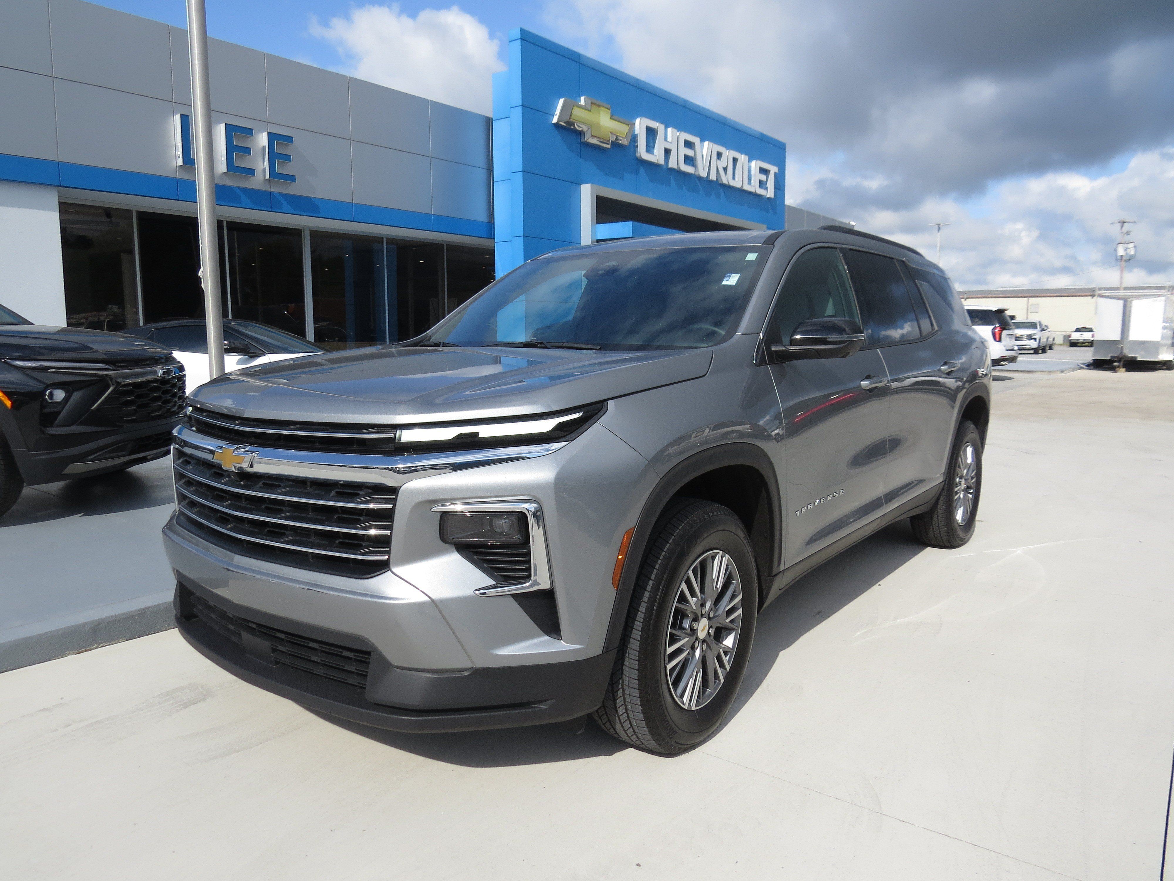 Used 2026 Chevrolet Traverse LT w/ Driver Confidence Package FWD image 9