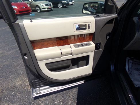 Used 2010 Ford Flex Limited FWD image 13